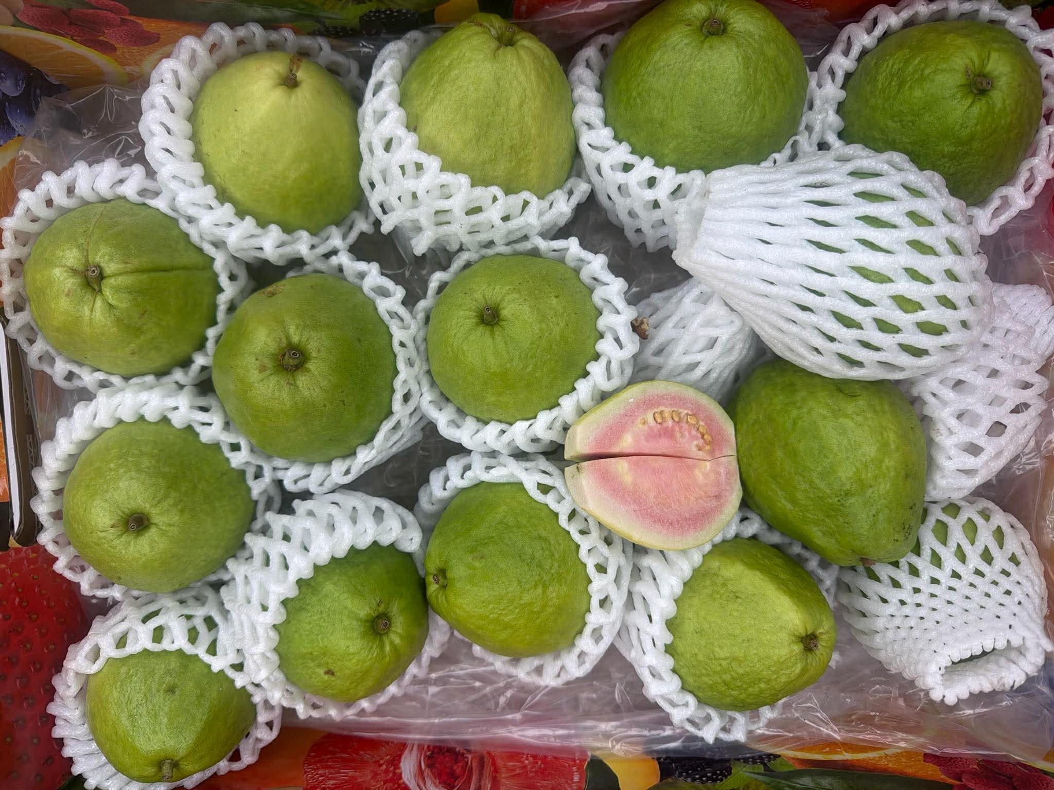 Ổi ruột đỏ $6.99lb